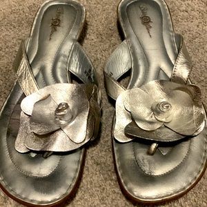 Women’s Born Leather Silver Flower Sandal Size 10